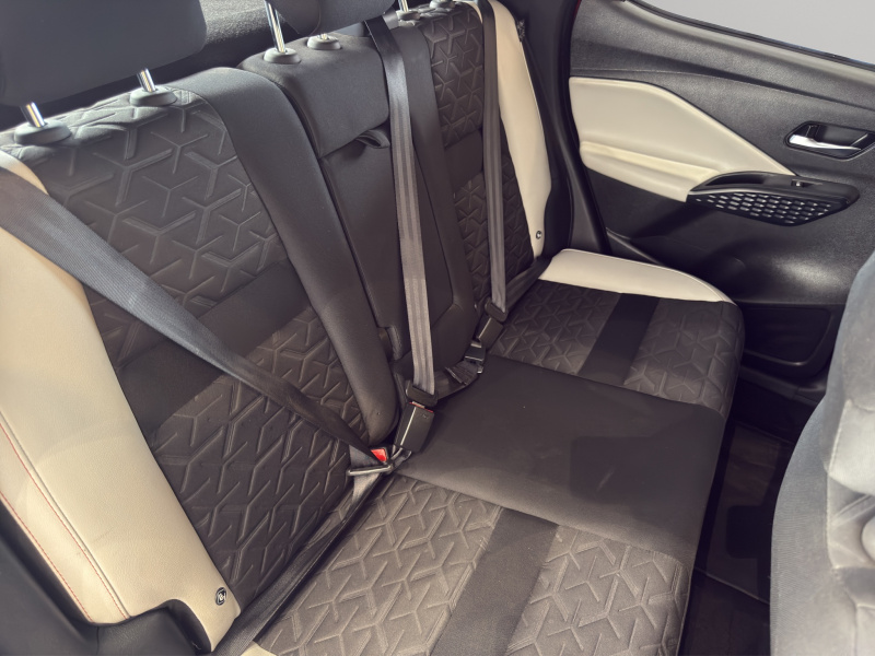 Nissan Magnite  5 pts. Exclusive, 1.0T, TM5, piel, RA-16 2025